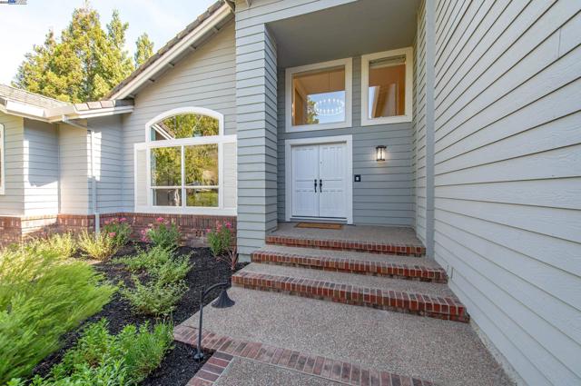 1398 Benedict Ct, Pleasanton CA: https://media.crmls.org/mediaz/49454739-ac95-44c1-9086-d9dd6e9d905a.jpg