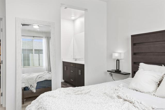 5402 Sand Arch Ln 199, San Diego CA: https://media.crmls.org/mediaz/4945a9df-a43a-4a2d-9335-cb9d3277e602.jpg