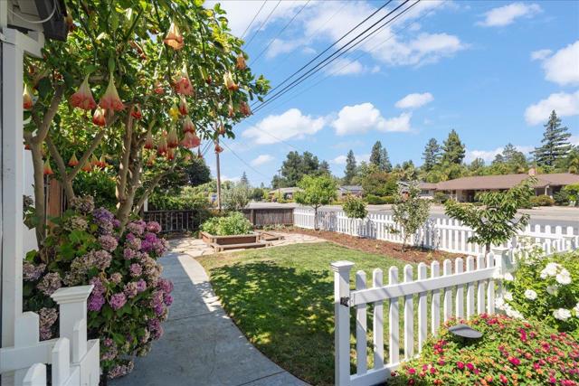 197 S Leigh Avenue, Campbell CA: https://media.crmls.org/mediaz/49468c08-3460-4246-82a0-3041f071775c.jpg