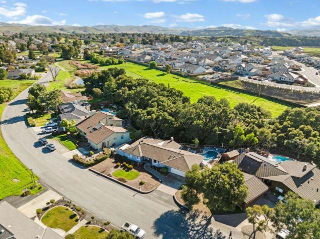 120 Marks Drive, Hollister CA: https://media.crmls.org/mediaz/4946c6a0-a1de-4bd8-9975-a84664c35529.jpg