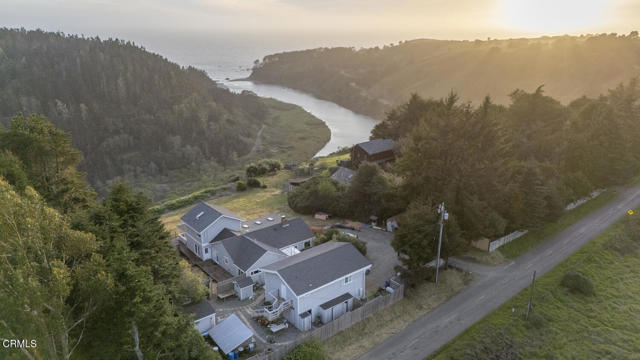 Detail Gallery Image 8 of 60 For 32751 Navarro Ridge Rd, Albion,  CA 95410 - 4 Beds | 4 Baths