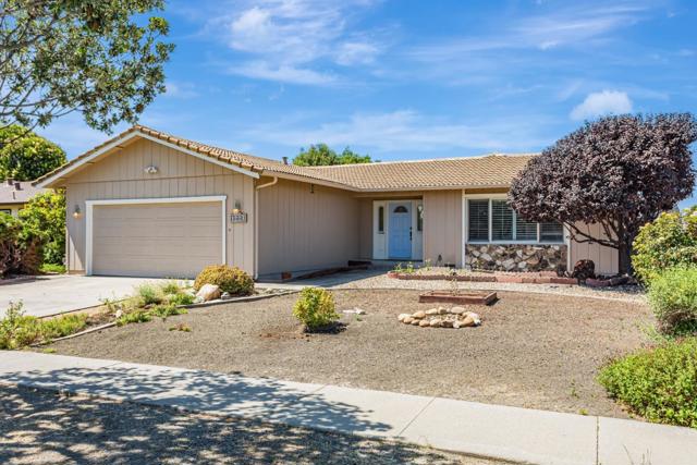 1223 La Canada Way, Salinas CA: https://media.crmls.org/mediaz/4946e2e1-1852-42e2-80bd-383ddede68f6.jpg
