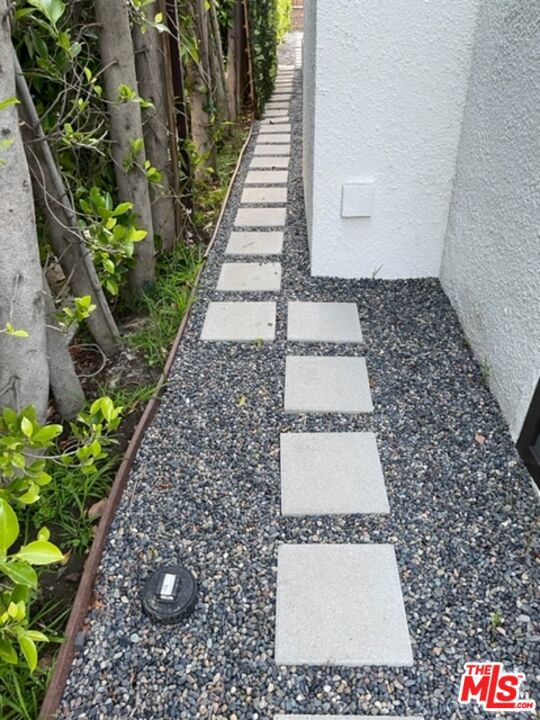 2128 Veteran Avenue, Los Angeles CA: https://media.crmls.org/mediaz/4947984d-09ab-4b5d-b51e-c707c2b76b56.jpg