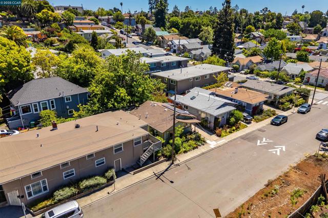 3018 Courtland Ave, Oakland CA: https://media.crmls.org/mediaz/4947be04-3dcd-4831-acc1-ca21e4fe6978.jpg