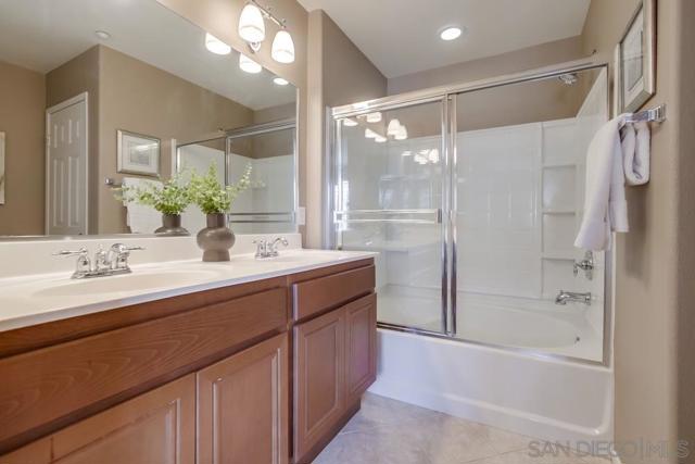 16915 HUTCHINS LANDING, San Diego CA: https://media.crmls.org/mediaz/4947de70-963e-446a-befe-80751a5e137f.jpg