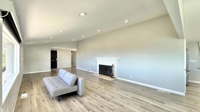 Detail Gallery Image 14 of 74 For 6611 Avenida De Las Pescas, La Jolla,  CA 92037 - 4 Beds | 3 Baths