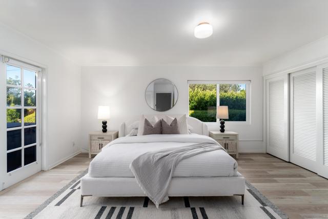 7850 Roseland Dr, La Jolla CA: https://media.crmls.org/mediaz/4948b257-4999-48d6-ad6d-3669b4a4e271.jpg