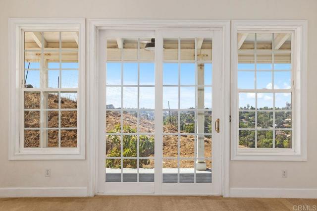 1101 York Dr., Vista CA: https://media.crmls.org/mediaz/4948ceb8-a0b7-4531-a784-9550f369cc80.jpg