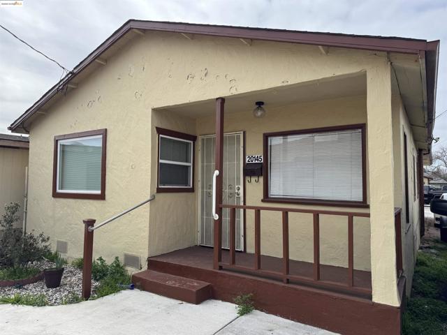 20145 Royal Avenue, Hayward CA: https://media.crmls.org/mediaz/49495d71-2d8c-4c7e-bb93-ad571534f83a.jpg