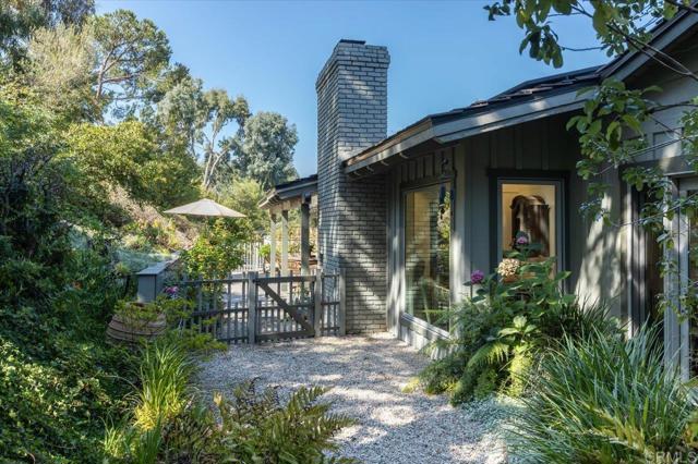 5125 El Secreto, Rancho Santa Fe CA: https://media.crmls.org/mediaz/4949625f-58f4-42cc-a290-d7017842c77e.jpg