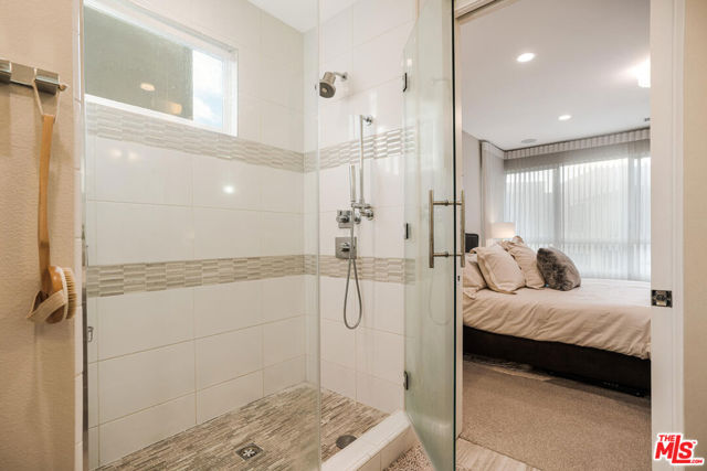 5929 Coral Place, Playa Vista CA: https://media.crmls.org/mediaz/494964d2-18b5-43f0-893f-96c35ede670e.jpg
