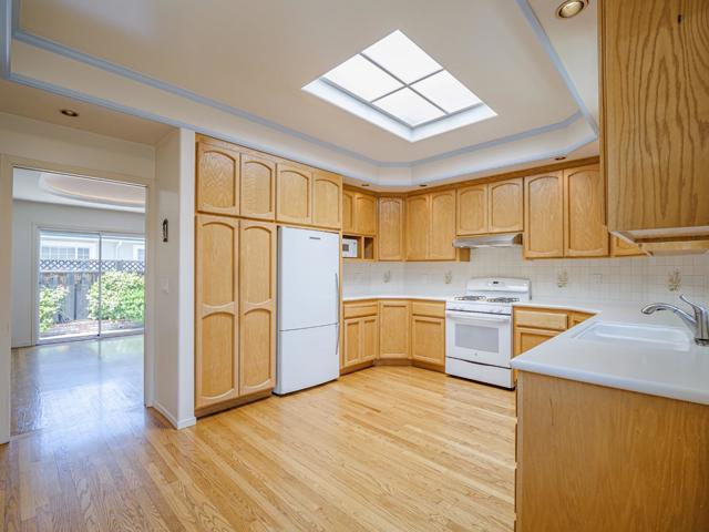 739 Quartz Street, Redwood City CA: https://media.crmls.org/mediaz/4949b11f-5ace-4723-8dd9-bc613dd7f3d9.jpg