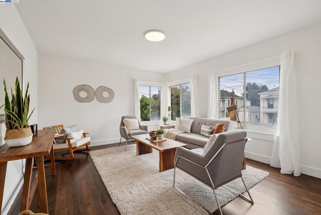 1805 Eagle Ave, Alameda CA: https://media.crmls.org/mediaz/494a52b8-dcd1-4d90-b809-23cdd755aaa4.jpg