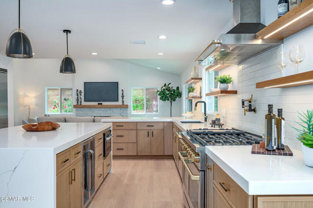 674 Lautrec Court, Thousand Oaks CA: https://media.crmls.org/mediaz/494aa66d-30a2-49cc-87b5-7448e4e999aa.jpg