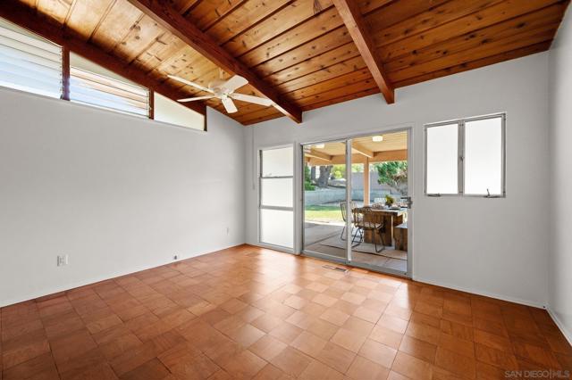 1201 Via Barranca, La Jolla CA: https://media.crmls.org/mediaz/494b0b0f-0f7c-47de-87c7-1d651933ed62.jpg
