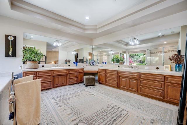 2860 Via Rancheros Way, Fallbrook CA: https://media.crmls.org/mediaz/494be655-5250-4444-97fb-d63508c0f47b.jpg