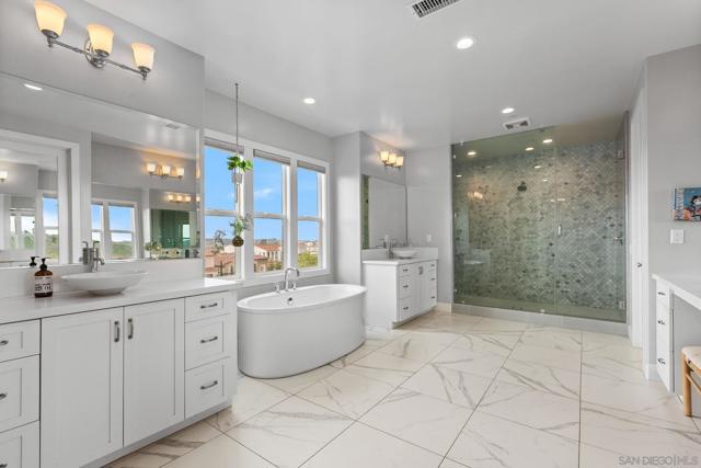 4719 Crespi Ct, Carlsbad CA: https://media.crmls.org/mediaz/494c9448-e272-496b-9d78-aebc7448f74c.jpg