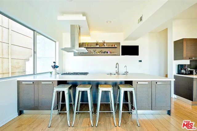 2183 Sunset Plaza Drive, Los Angeles CA: https://media.crmls.org/mediaz/494ca281-4f81-4747-be5e-00d5f1b8a554.jpg