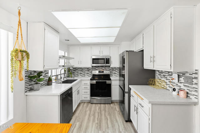 Detail Gallery Image 9 of 27 For 8231 Mason Ave #E,  Winnetka,  CA 91306 - 2 Beds | 2 Baths