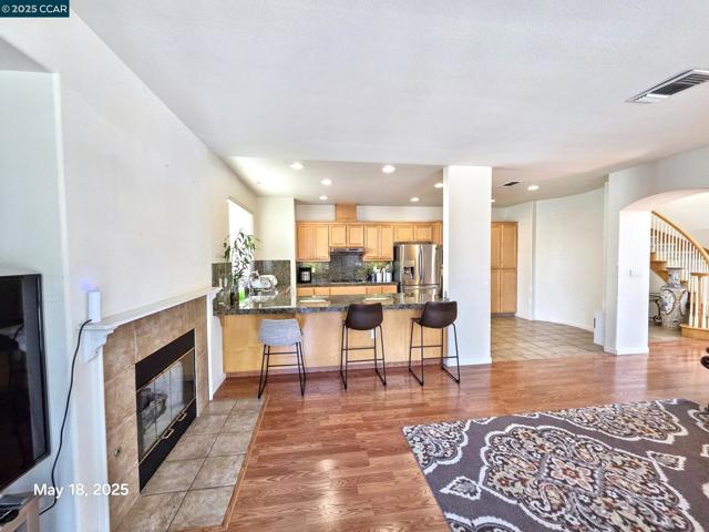 881 Meadow View Dr, Richmond CA: https://media.crmls.org/mediaz/494ce86e-26a2-4208-a450-ef16d13da004.jpg