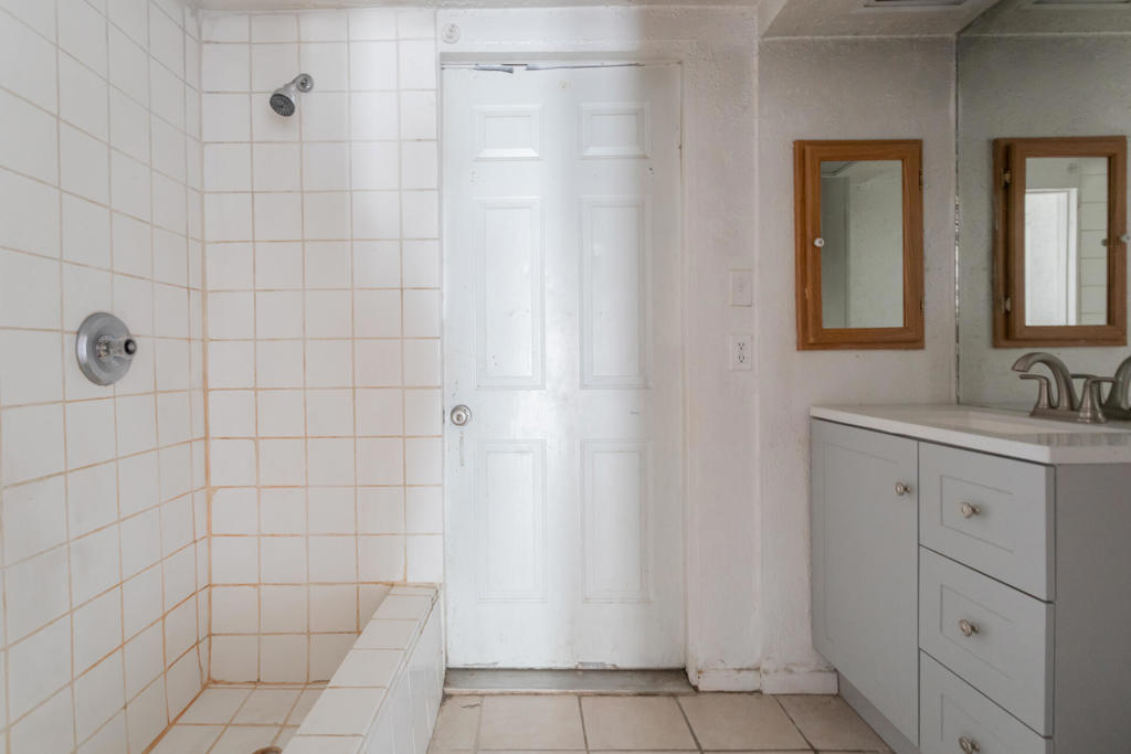 https://media.crmls.org/mediaz/494d6e5c-b0c6-4039-ac28-485be2b0f2bd.jpg?preset=X-Large