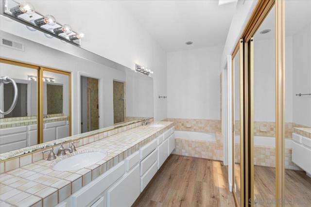 8585 Via Mallorca, La Jolla CA: https://media.crmls.org/mediaz/494d960f-a3e5-4dbe-ba93-beddc2ccc70c.jpg