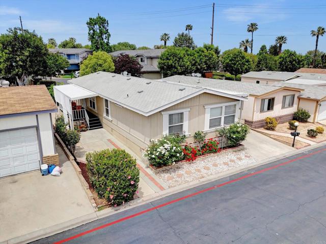 1550 Rimpau Avenue, Corona CA: https://media.crmls.org/mediaz/494dc6e2-3725-40fa-a6b6-4d82e7aae74c.jpg