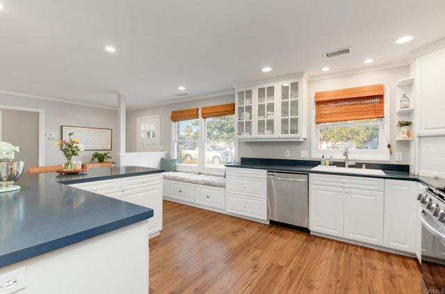 Detail Gallery Image 5 of 18 For 9243 Stoyer Dr., Santee,  CA 92071 - 4 Beds | 2 Baths