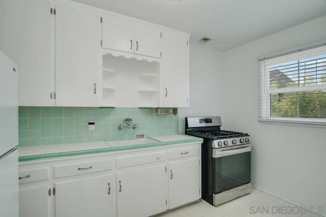 5064 Marlborough Dr, San Diego CA: https://media.crmls.org/mediaz/494e5f9a-f5e9-4bb3-b33e-df2518bf3ebd.jpg