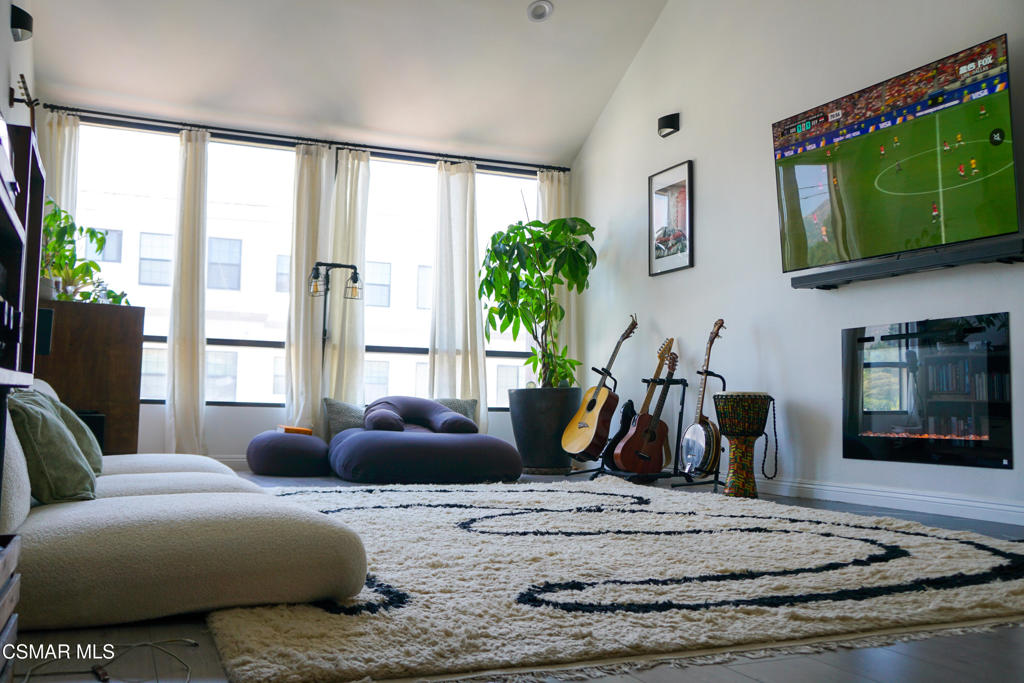 1900 Vine Street #303