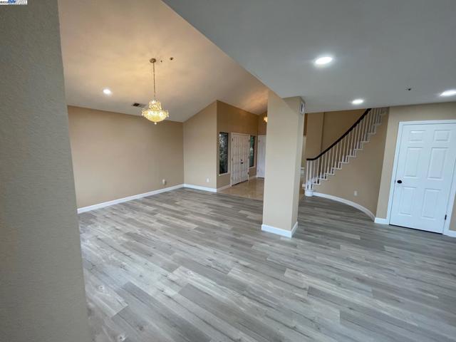 706 Widgeon St, Foster City CA: https://media.crmls.org/mediaz/494faeb7-cb68-4023-bb23-36fbbb90c020.jpg