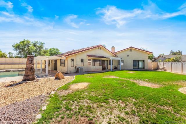 16345 Bassett Ct, Ramona CA: https://media.crmls.org/mediaz/4950d635-be4c-46fc-bbdf-950ecd46971c.jpg