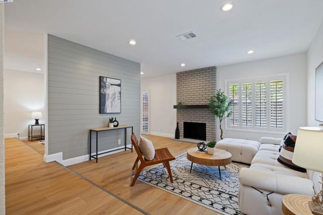 4501 Alice Way, Union City CA: https://media.crmls.org/mediaz/495109b7-9448-4e01-b627-8a5bd3e0f726.jpg