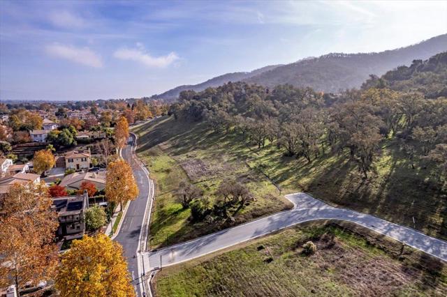 2880 Berwick Avenue, Gilroy CA: https://media.crmls.org/mediaz/49511efa-92e1-4fc6-af57-06d306aa00dd.jpg