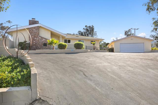 25311 Jesmond Dene Road, Escondido CA: https://media.crmls.org/mediaz/49515a83-5674-4aba-886b-9af9c8ec34ae.jpg