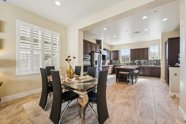 7213 Calistoga Ln, Dublin CA: https://media.crmls.org/mediaz/4951a098-ee92-4085-8f58-059754cfeab1.jpg