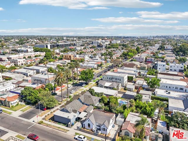 4438 W 28th Street, Los Angeles CA: https://media.crmls.org/mediaz/49520fa0-02c8-4aa0-9bc9-9210e4b48f0c.jpg