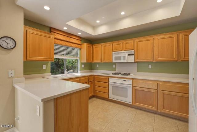 Detail Gallery Image 4 of 27 For 1048 Larry Ct, Newbury Park,  CA 91320 - 3 Beds | 2/1 Baths