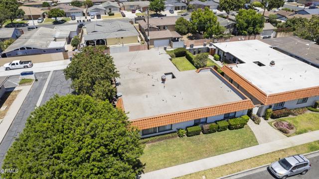 1401 Glenwood Drive, Oxnard CA: https://media.crmls.org/mediaz/495271f5-c568-4ad6-b3b7-20d8c32f897a.jpg