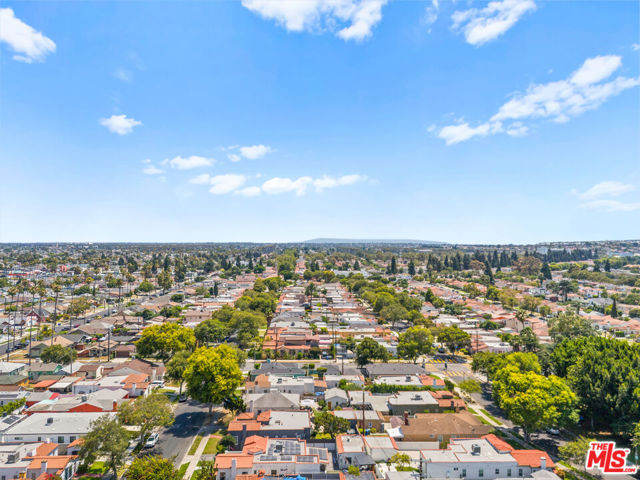 3871 Roxton Avenue, Los Angeles CA: https://media.crmls.org/mediaz/4952b885-50f9-461a-a3e8-0949814f6829.jpg