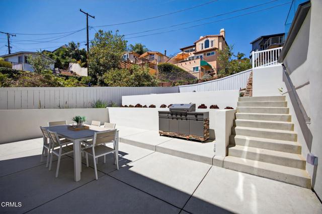 2407 Sunset Drive, Ventura CA: https://media.crmls.org/mediaz/4952d829-80d3-4782-95fc-c39b7e78face.jpg