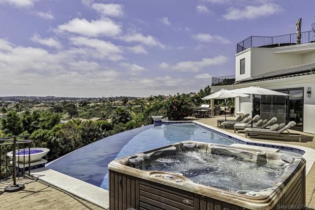 7335 El Fuerte St, Carlsbad CA: https://media.crmls.org/mediaz/49533dac-ffbf-4cd7-8312-767f00ece5a6.jpg