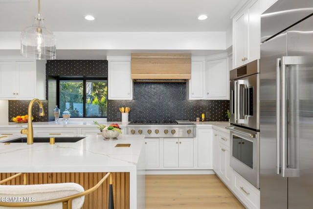 1324 La Granada Drive, Thousand Oaks CA: https://media.crmls.org/mediaz/49535b14-0bb7-43eb-90ce-84d24c02b38e.jpg