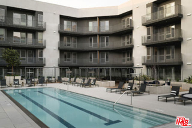 3425 W OLIVE Avenue, Burbank CA: https://media.crmls.org/mediaz/495365a6-33fd-4dc4-bc2a-b5763db3de71.jpg