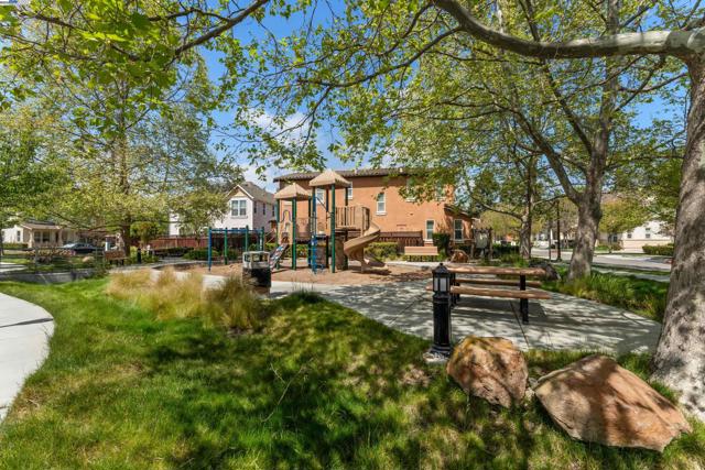 35607 Embassy Common, Fremont CA: https://media.crmls.org/mediaz/49537946-9f6f-4d69-a259-73e657e25559.jpg