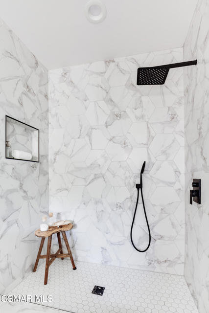 14322 W Collins Street, Sherman Oaks CA: https://media.crmls.org/mediaz/4953d38d-ecec-4adb-b42e-29fcf05da76f.jpg