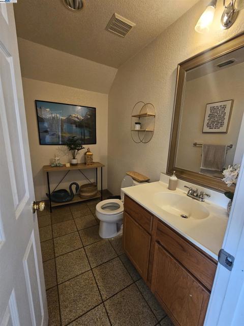 13440 Forestwood Way, Lathrop CA: https://media.crmls.org/mediaz/49541b27-b5d8-4aaa-bf9c-e2ebf66072ae.jpg