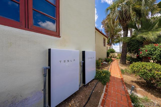 3928 La Cresta Way, Bonita CA: https://media.crmls.org/mediaz/4954beec-05fe-4c84-a42d-30dc7d6477aa.jpg