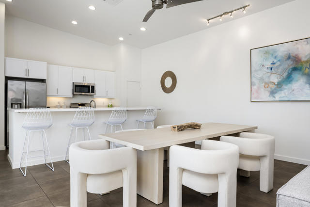 970 Oceo S Circle, Palm Springs CA: https://media.crmls.org/mediaz/4954dce0-5f94-4ed3-83cd-f3e36f1317c8.jpg