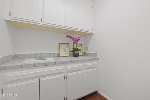 287 Golden Fern Court, Simi Valley CA: https://media.crmls.org/mediaz/4954fc00-e5e8-44a9-9cb5-c5ac7be11e06.jpg